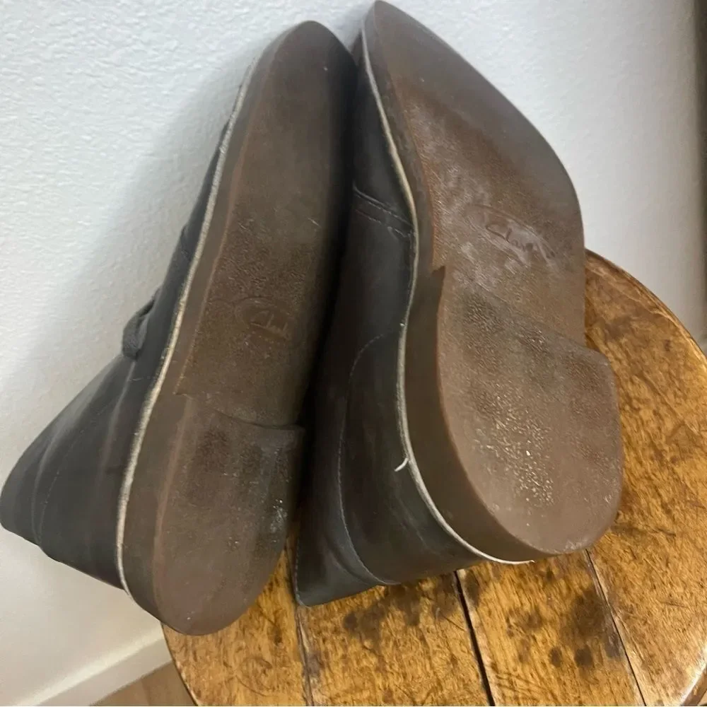 Clarks classic dark
